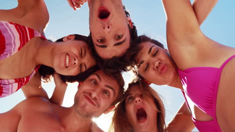 Friends-having-fun-at-the-beach