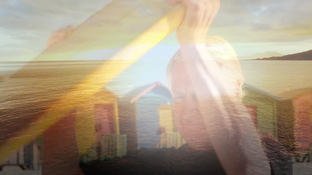 서프보드를 들고 있는 미소 짓는 노인 위에 반 ⁇ 이는 빛의 애니메이션