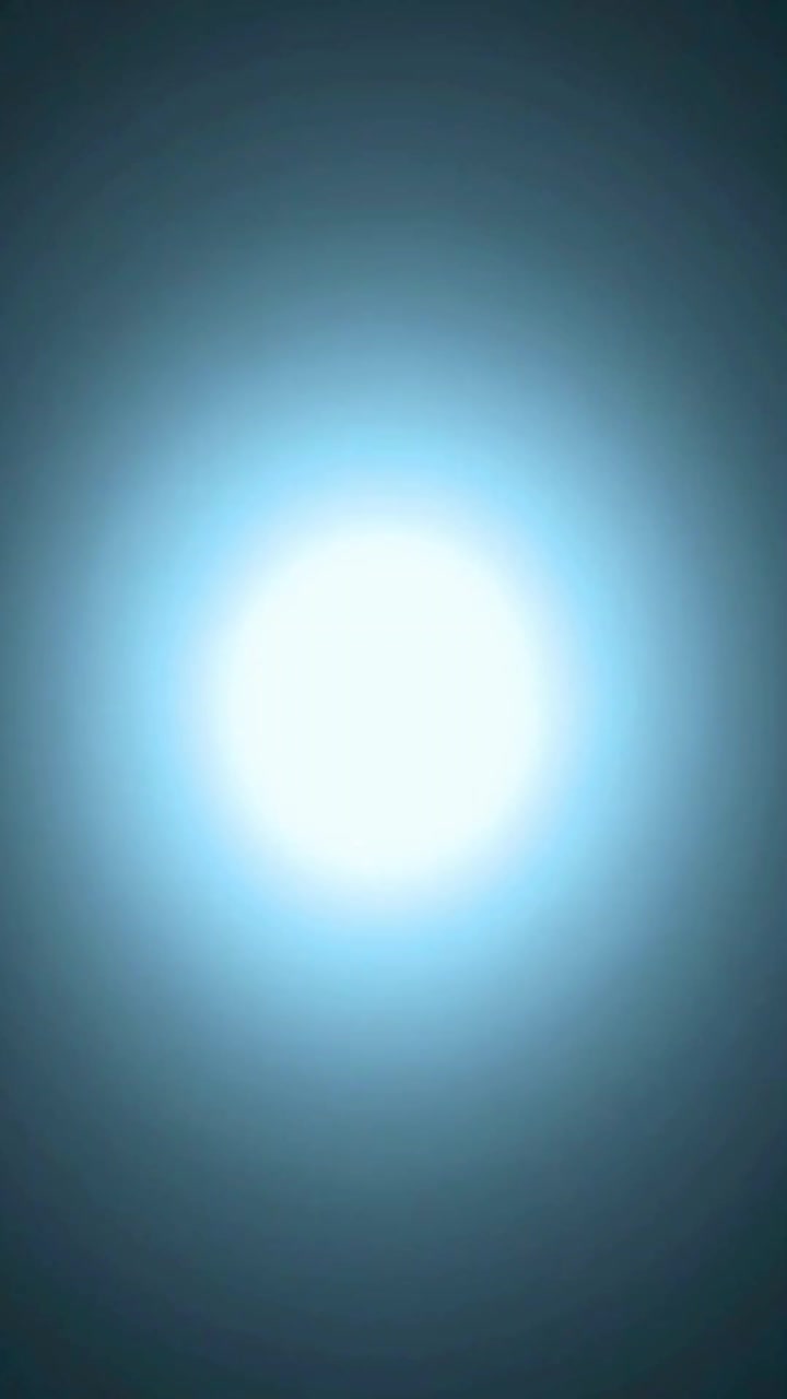 Intensa luce bianca che pulsa su uno sfondo sfumato blu scuro