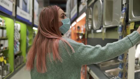 Woman-is-choosing-a-new-sink-in-a-store