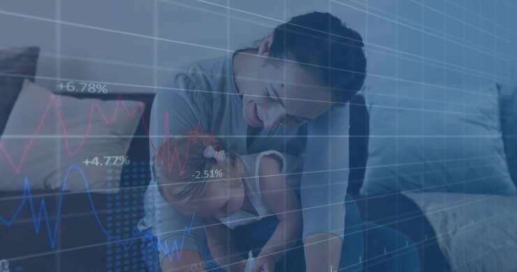 Animazione di elaborazione dati statistici su una donna caucasica che tiene in braccio il suo bambino e usa un laptop a casa