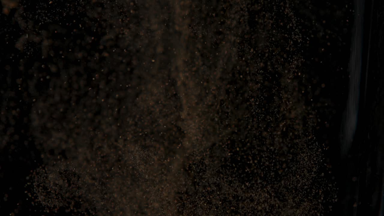 먼지 입자가 깊게 떨어지고, 오염된 물, 느린 움직임