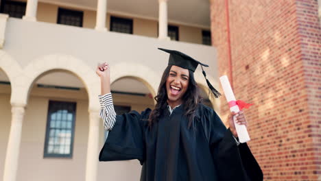 Mujer-Feliz,-Estudiante-Y-Graduación-En-Celebración