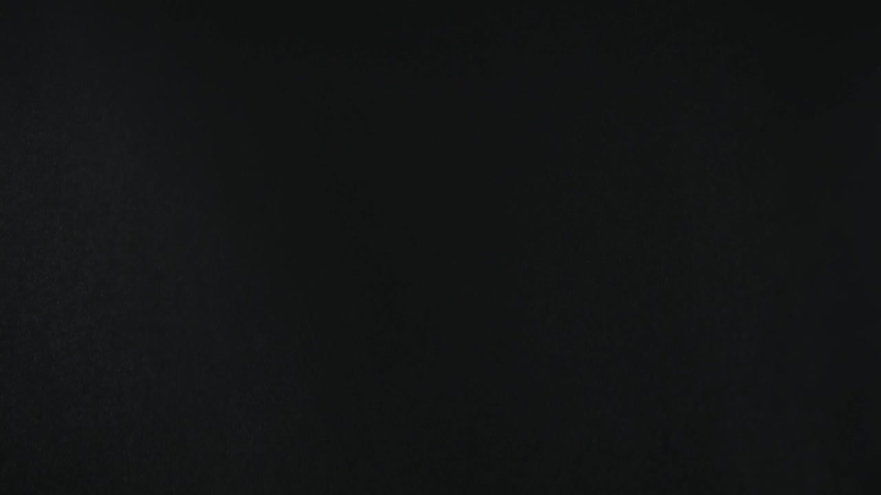 lluvia llovizna ligera. bucle. puede usar cualquier canal como alfa, o usar luz suave / superposición / agregar modo de mezcla para agregar a su composición. este video le ayudará a revivir cualquier imagen o video