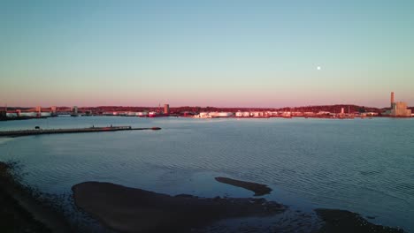 Puente-Q-Desde-La-Distancia-Al-Atardecer