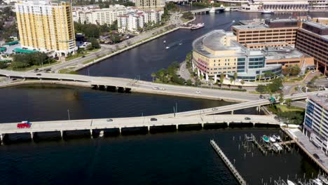 Amerikanische-Stadtlandschaft-Der-Innenstadt-Von-Tampa-Bay,-Florida---Antenne