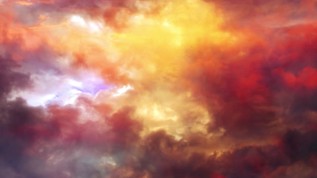 두꺼운 여러 가지 빛깔의 적운 구름 내부의 뇌우