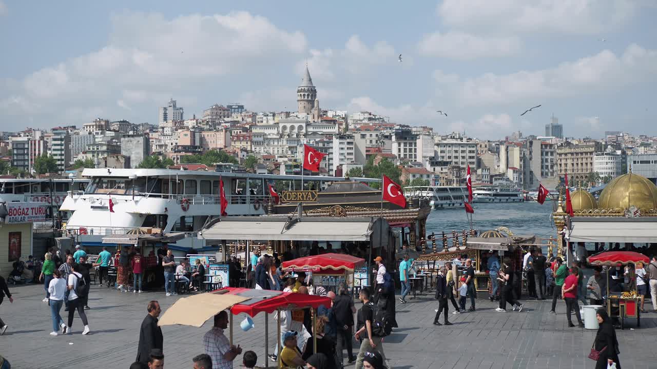 에미노누 (eminonu) 의 이스탄불 해안가 장면