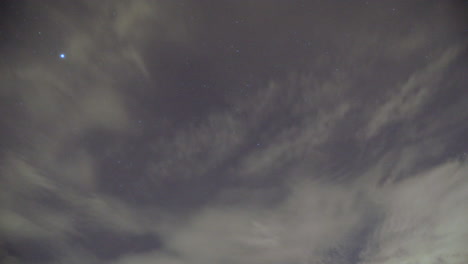 Night-time-sky-timelapse,-stars-above-clouds