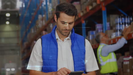 trabajador de almacén usando una calculadora