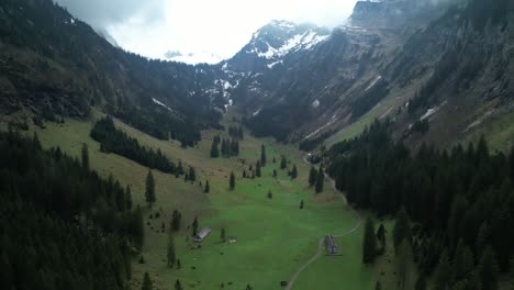 sombrío glarus filzbach alpes suiza aire