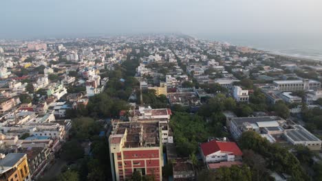 un video aéreo de una de las colonias francesas más antiguas, la playa de pondicherry