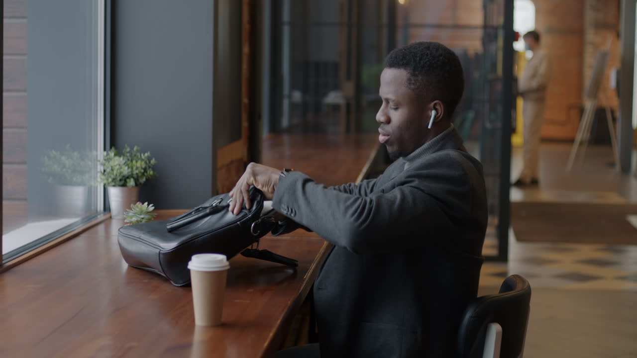 Businessman working in a coffee shop