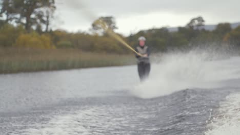 Water-ski-rope-rack-focus-slow-motion