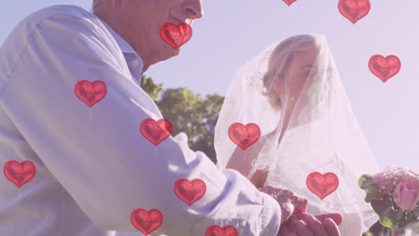 animación de corazones rojos sobre una feliz pareja caucásica y un oficiante de matrimonio masculino el día de la boda
