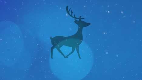manchas de luz y nieve cayendo sobre la silueta de renos caminando contra un fondo azul