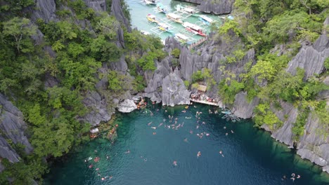 island hopping boats unloading people to swim at barracuda lake, coron