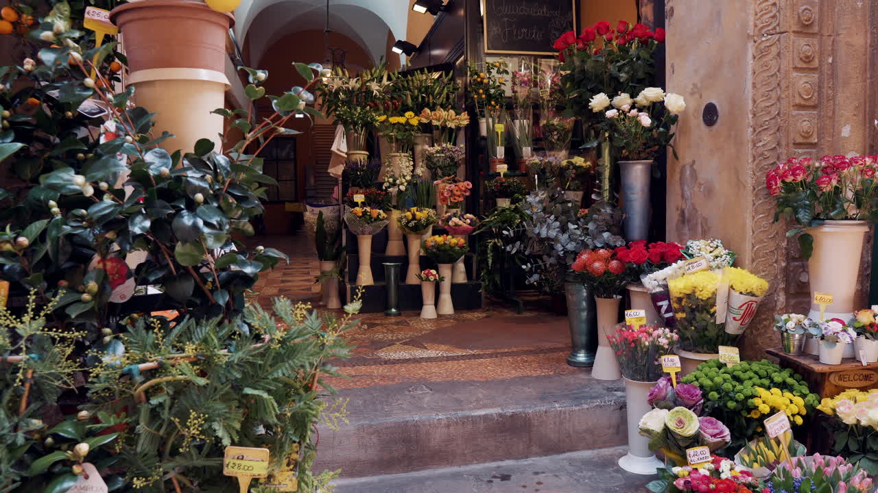 이탈리아 거리의 매력적인 꽃 가게