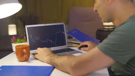 investor looking at the stock market chart. he claps when he wins.