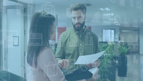 animación de iconos y procesamiento de datos sobre diversas personas de negocios en la oficina