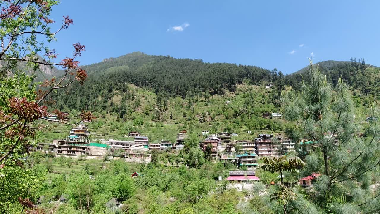 Geophysical diversity and houses in the mountainous region