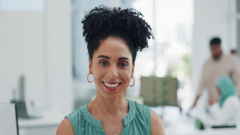 Portrait-of-black-woman-in-office