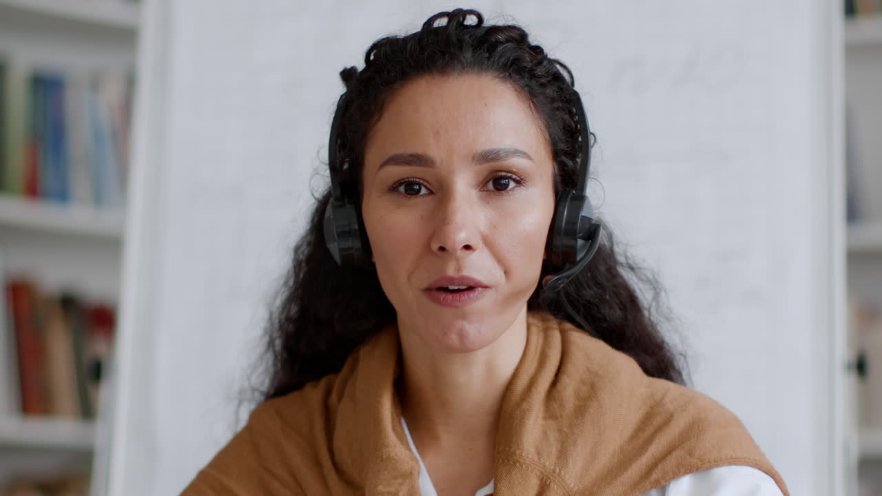 mujer en una llamada de video