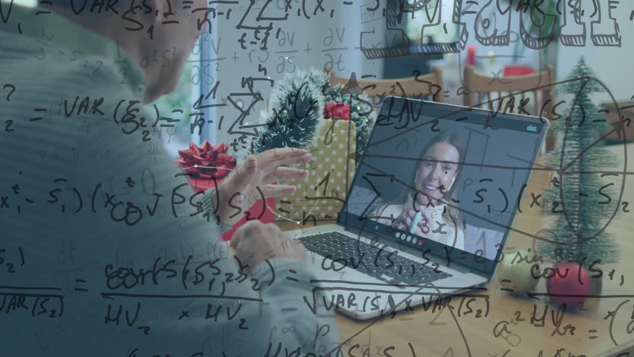 animación de procesamiento de datos sobre hombre caucásico en llamada de video portátil