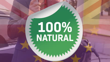 texto 100% natural sobre la bandera de la unión europea y gran bretaña, hombre cargando coche eléctrico