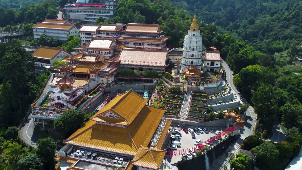 impresionante y majestuoso la ubicación del templo de kek lok si, malasia