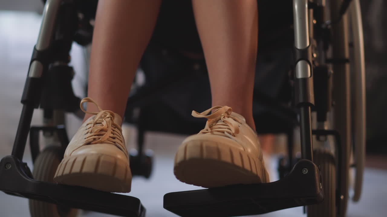 ⁇ 체어에 앉은 뇌전증 장애인의 다리