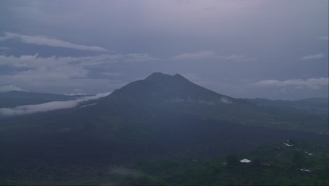 el volcán batur de bali: el espectáculo de la naturaleza en alta definición