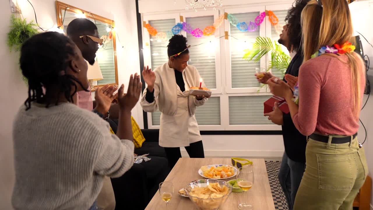 Celebrazione del compleanno con gli amici