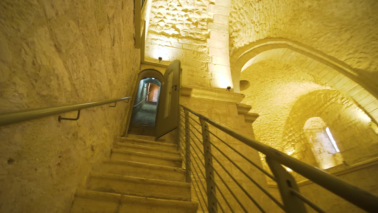 de la iglesia a las escaleras en el techo de la tumba de samuel, jerusalén, israel - #020