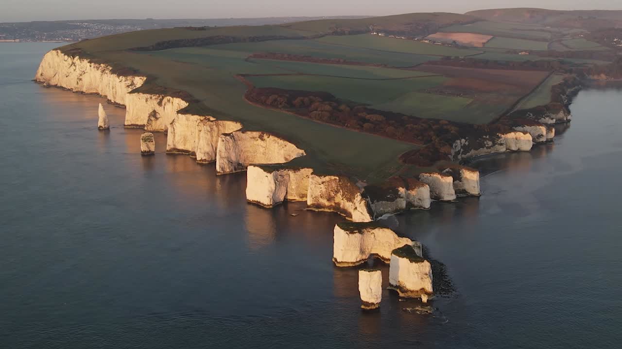 скалы old harry rocks на побережье дорсета, англия