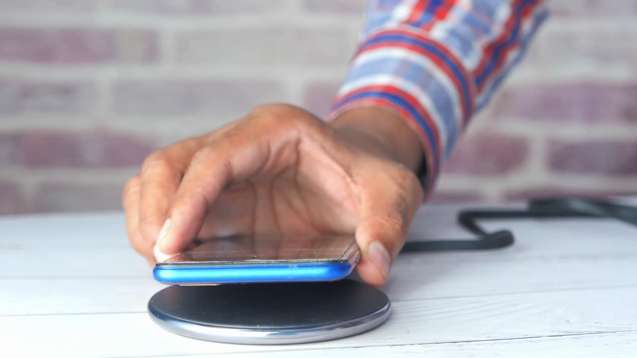 carga inalámbrica de un teléfono inteligente