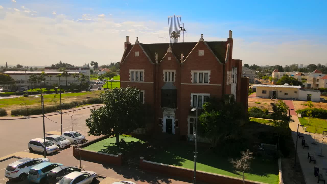 sinagoga judía ortodoxa chabad chasidismo, un estilo de arquitectura de nueva york copiado a israel
