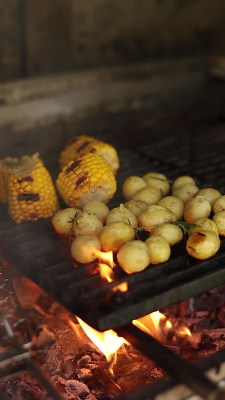 maíz y patatas a la parrilla