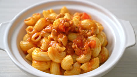 macaroni-with-tomatoes-sauce-and-mince-pork,-american-chop-suey,-american-goulash