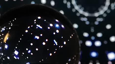 bola de cristal espectáculo de luces futurista vórtice digital cyberpunk túnel infinito