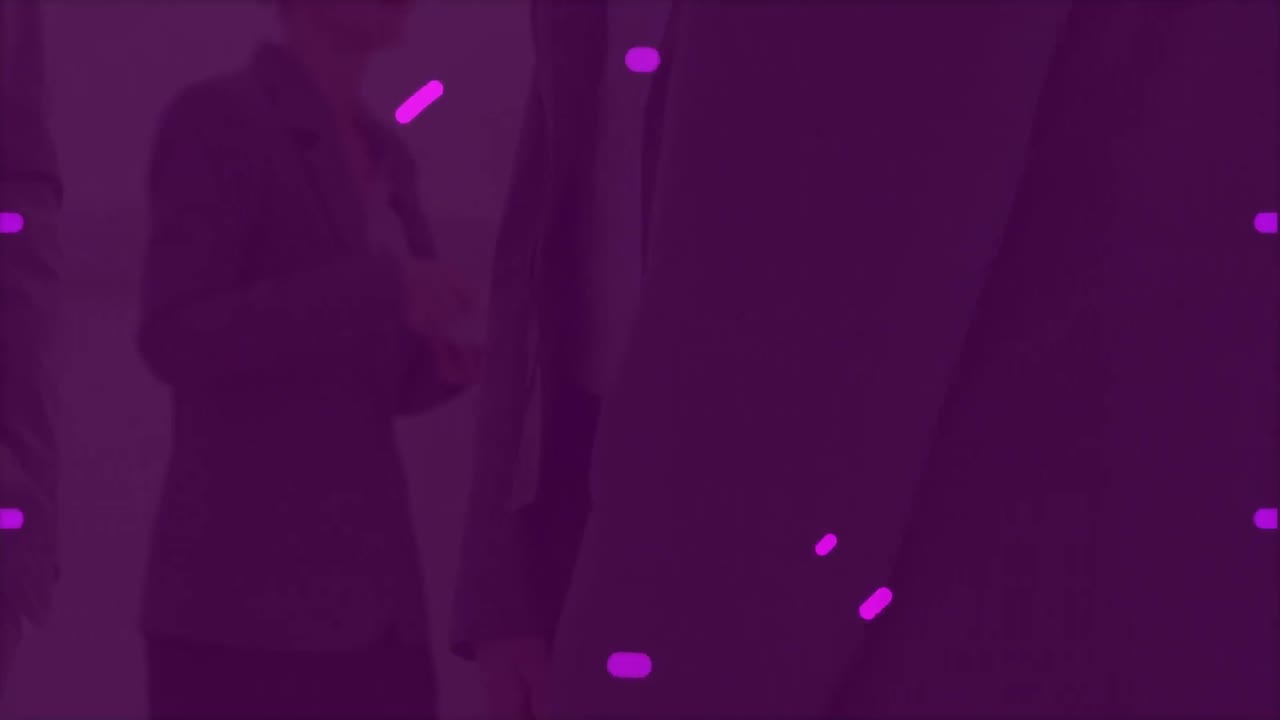 animación del escaneo del alcance sobre el apretón de manos del hombre de negocios