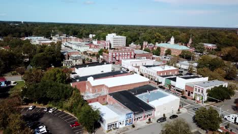 zoom aéreo en tarboro nc, tarboro carolina del norte, ciudad natal de estados unidos, pequeño pueblo de américa