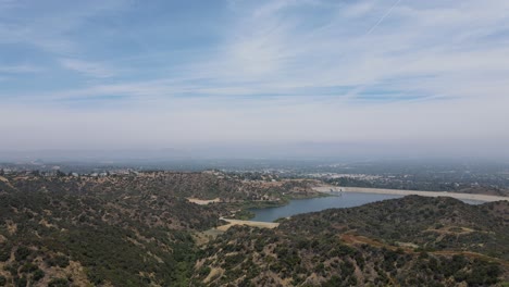 Encino-Stausee,-San-Fernando-Valley-Luftdrohnenaufnahme