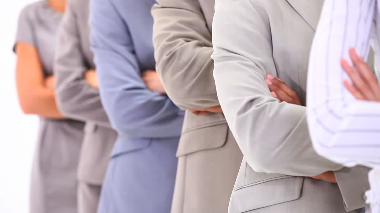 팔을 십자가로 고