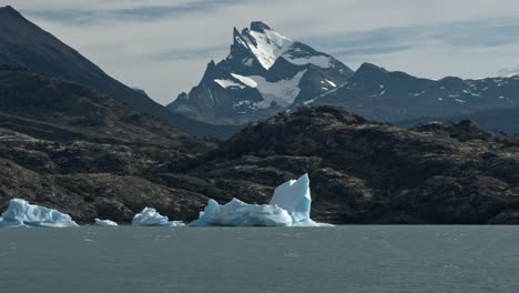 El-Lago-Argentino-Es-El-Más-Grande-Y-Austral-De-La-Patagonia-Argentina.