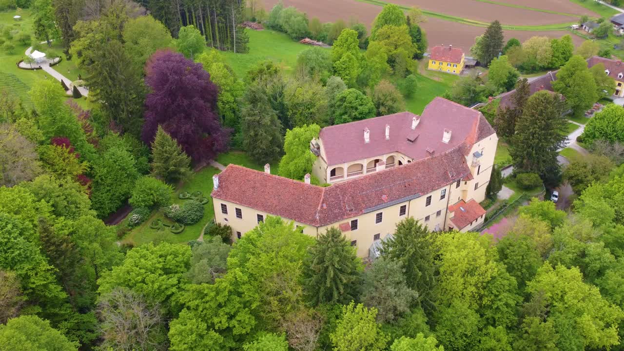 Hotel Castello Obermayerhofen nella foresta di Sebersdorf, Austria, Europa centrale