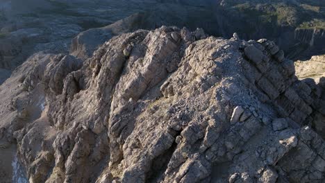 Breathtaking-vista-of-the-Dolomites-from-Alta-Via-Numero-2,-showcasing-vast-limestone-expanses-and-deep-gorges,-with-Puez-Hütte-and-Utia-de-Puez-in-the-vicinity