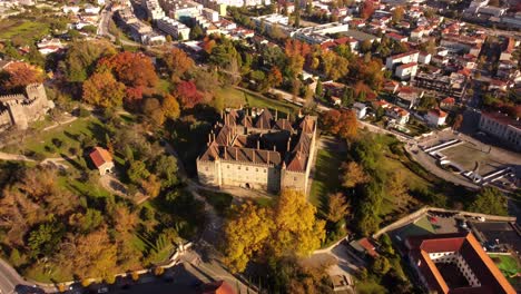 Guimares-Stadt-Nordportugal-Luftaufnahme-Des-Schlosses-Und-Der-Alten-Historischen-Kathedrale