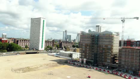 toma aérea de un sitio de construcción increíble