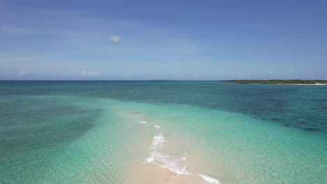 Shipwreck-in-a-sandbank-in-Zanzibar,-Tanzania